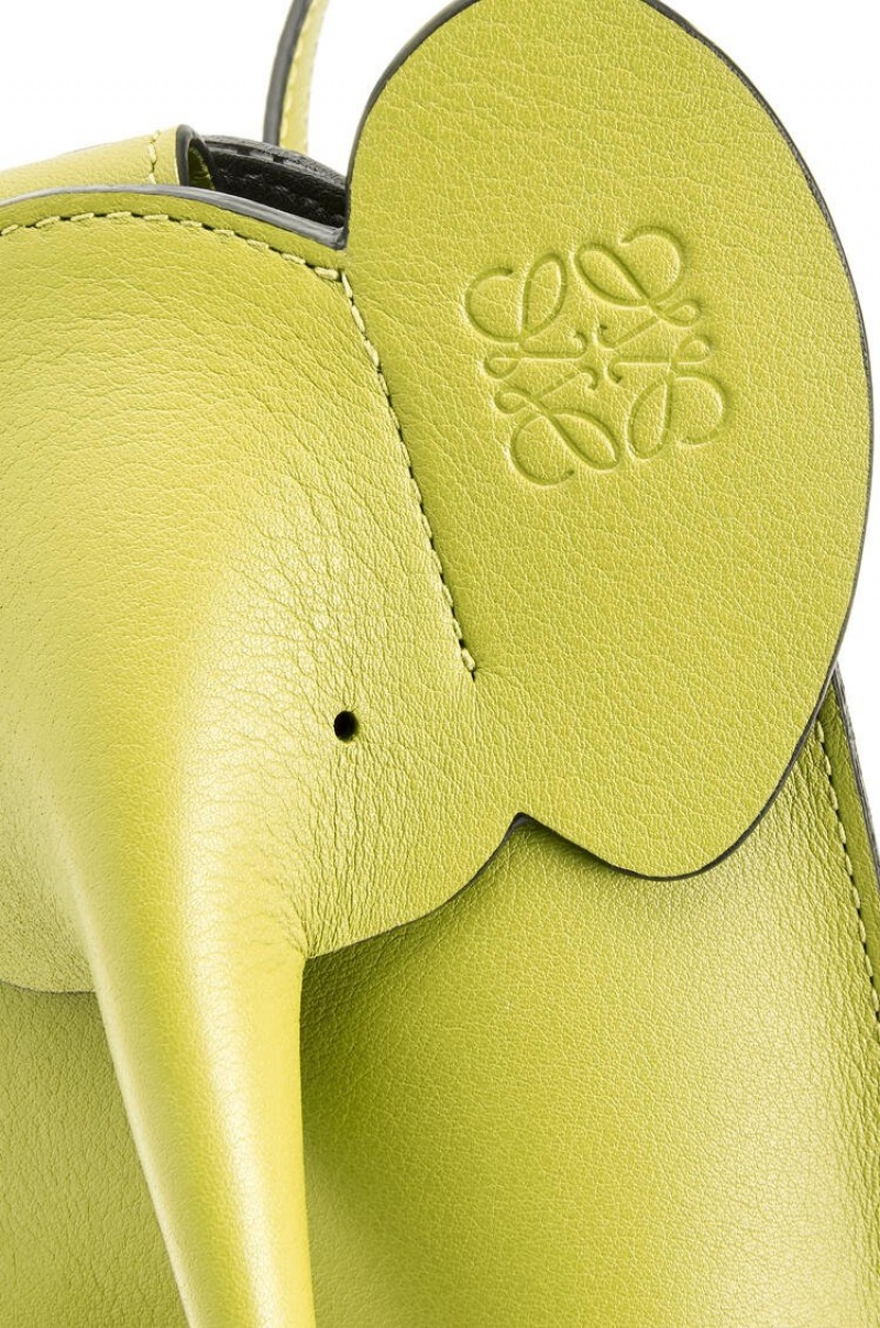 Bolso Pequeño Loewe Elephant Pocket in classic calfskin Hombre Amarillo | 318OAKYBC