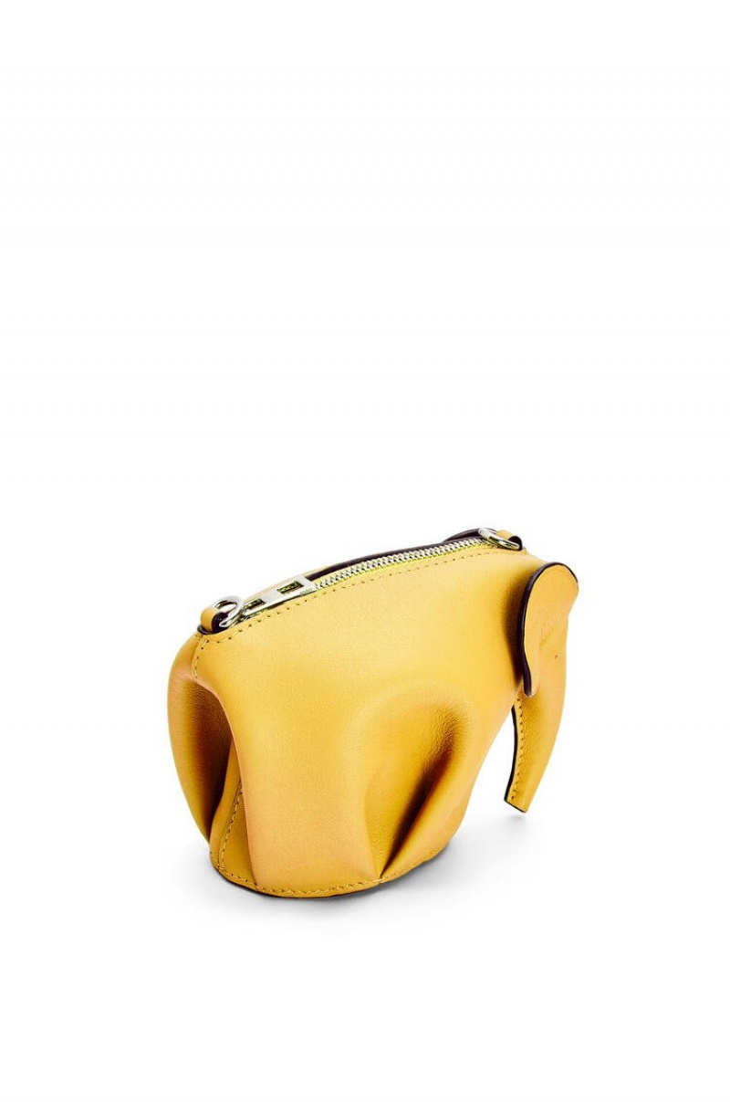 Bolso Pequeño Loewe Elephant Pouch in classic calfskin Mujer Amarillo | 581XBHPWC