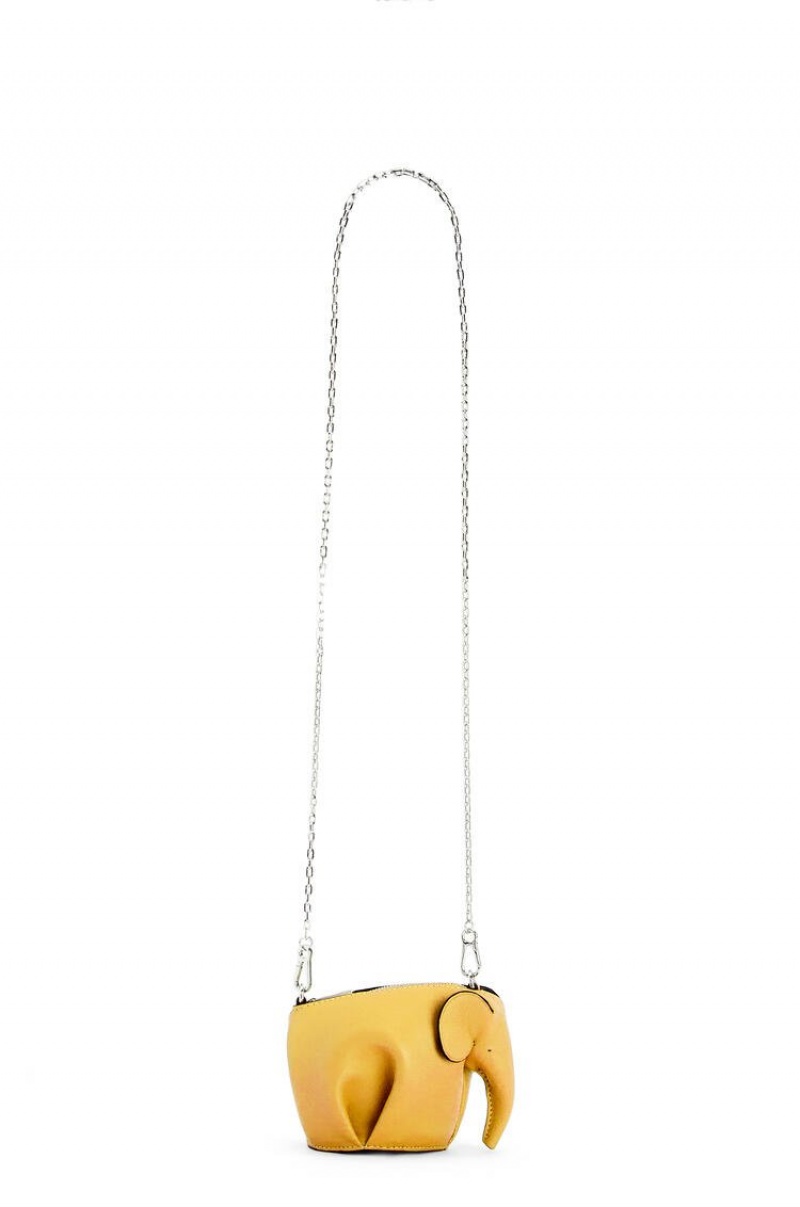 Bolso Pequeño Loewe Elephant Pouch in classic calfskin Mujer Amarillo | 581XBHPWC