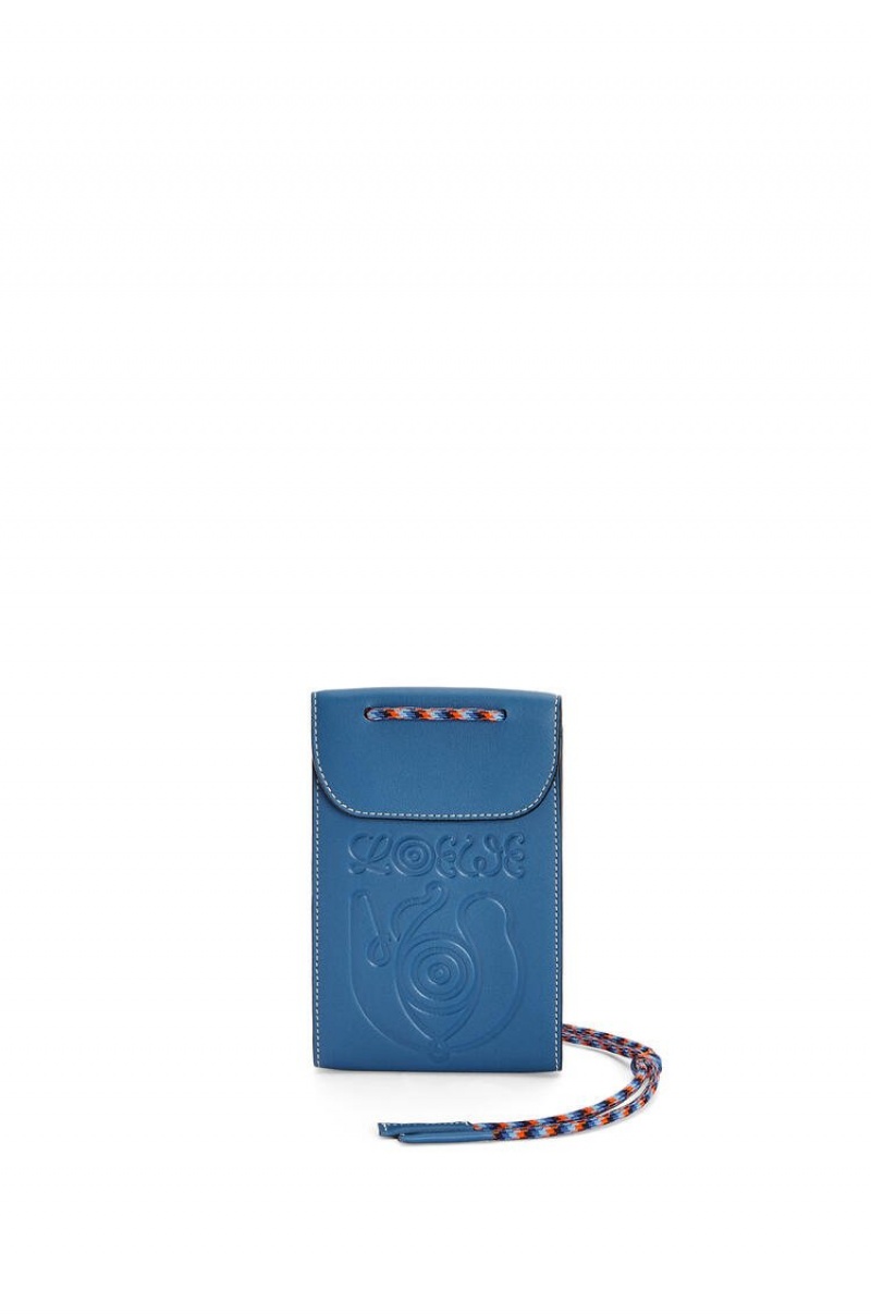 Bolso Pequeño Loewe Neck pocket in classic calfskin Hombre Azules Multicolor | 672GLBAKH