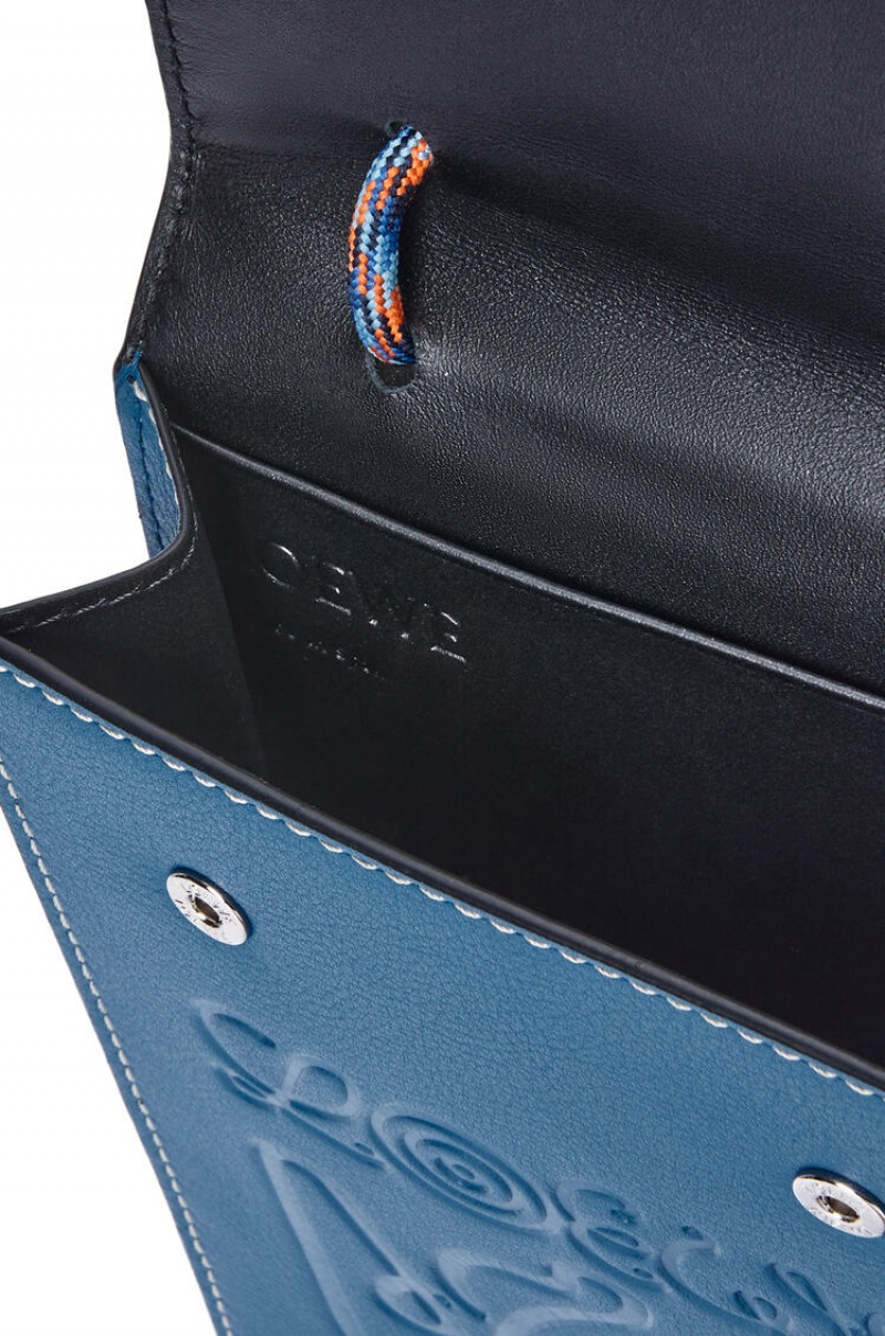 Bolso Pequeño Loewe Neck pocket in classic calfskin Hombre Azules Multicolor | 672GLBAKH