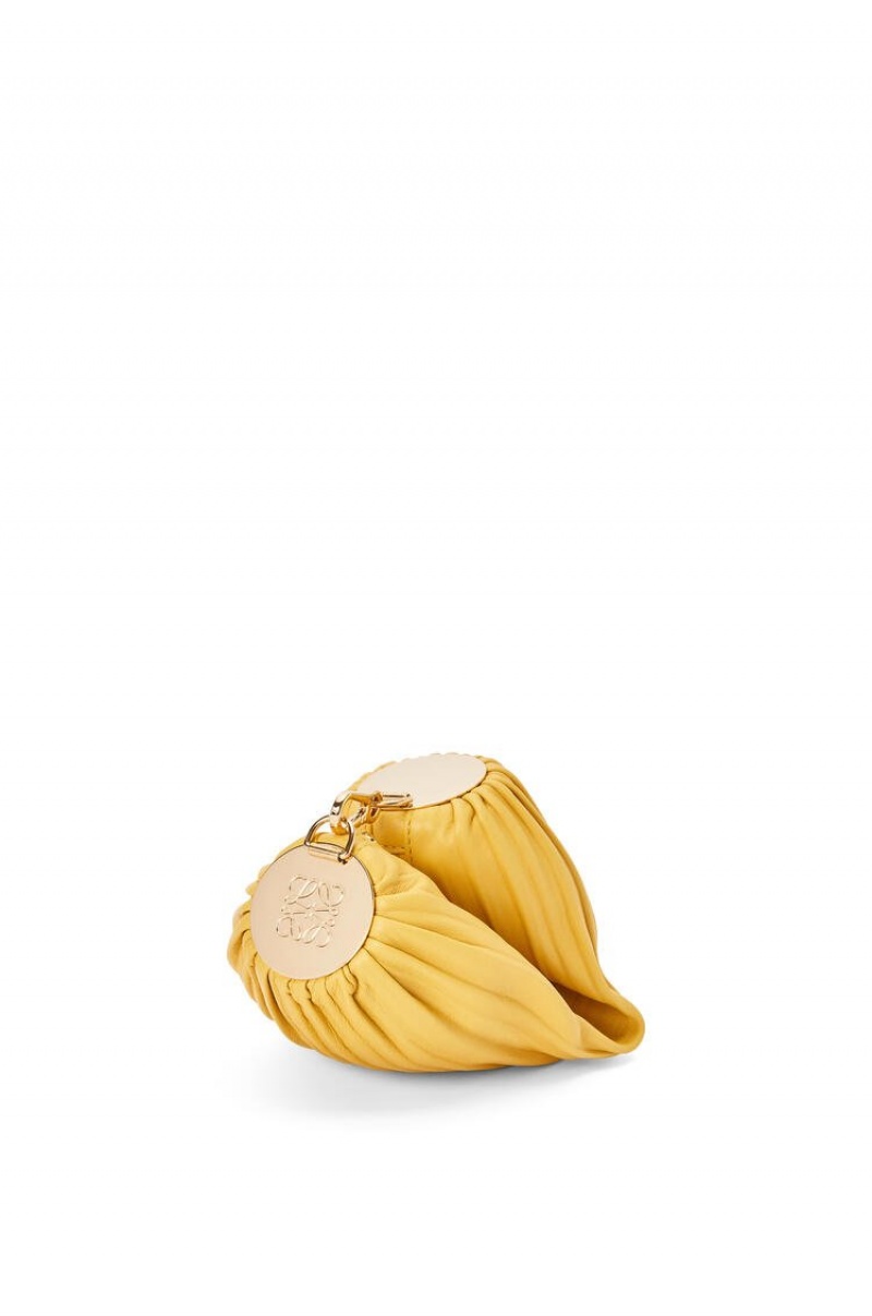 Bolso Pequeño Loewe Small Bracelet pouch in pleated nappa Mujer Amarillo | 901NMPIEZ