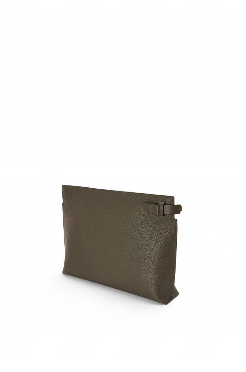 Bolso Pequeño Loewe T Pouch in grained calfskin Hombre Kaki Oscuro Verde | 629KJUNCD