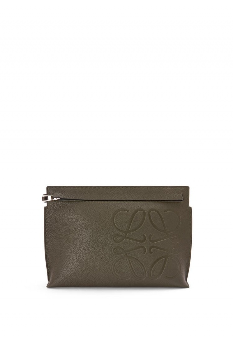 Bolso Pequeño Loewe T Pouch in grained calfskin Mujer Kaki Oscuro Verde | 537AEUOPV