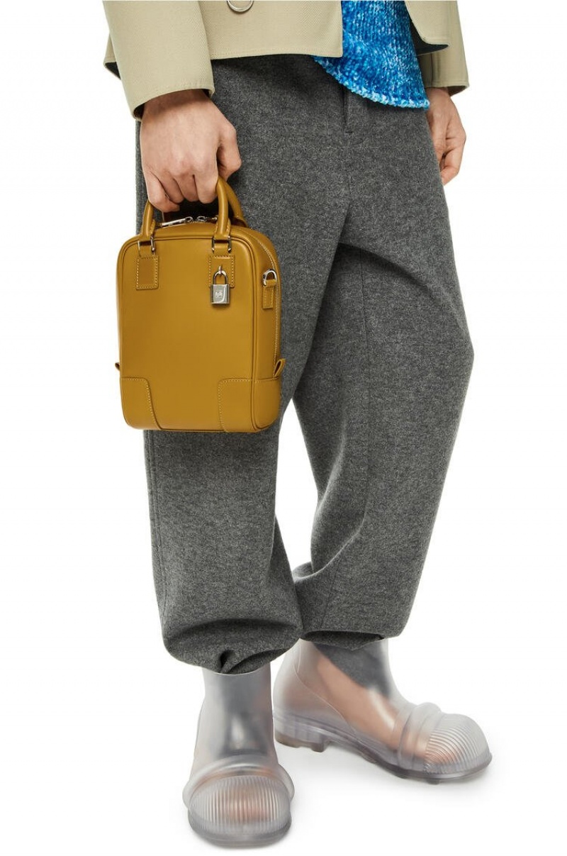 Bolso Tote Loewe Amazona 15 in satin calfskin Hombre Ochre | 697UWDGFA