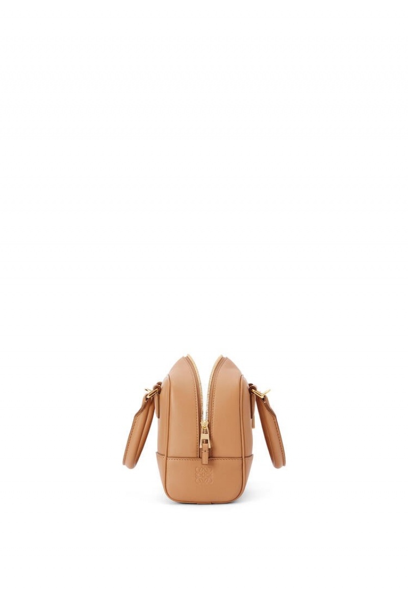 Bolso Tote Loewe Amazona 16 Square bag in nappa calfskin Mujer Warm Desert | 046RIQPLX