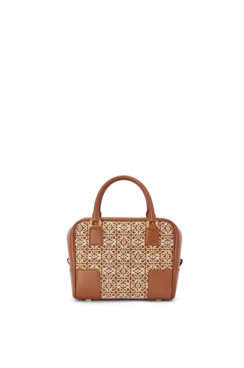 Bolso Tote Loewe Amazona 19 square bag in Anagram jacquard and calfskin Mujer Tan / Pecan | 490JADPGY