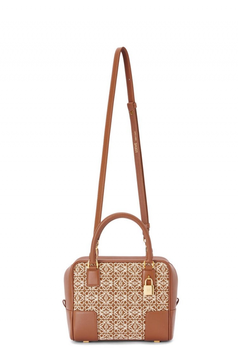 Bolso Tote Loewe Amazona 19 square bag in Anagram jacquard and calfskin Mujer Tan / Pecan | 490JADPGY