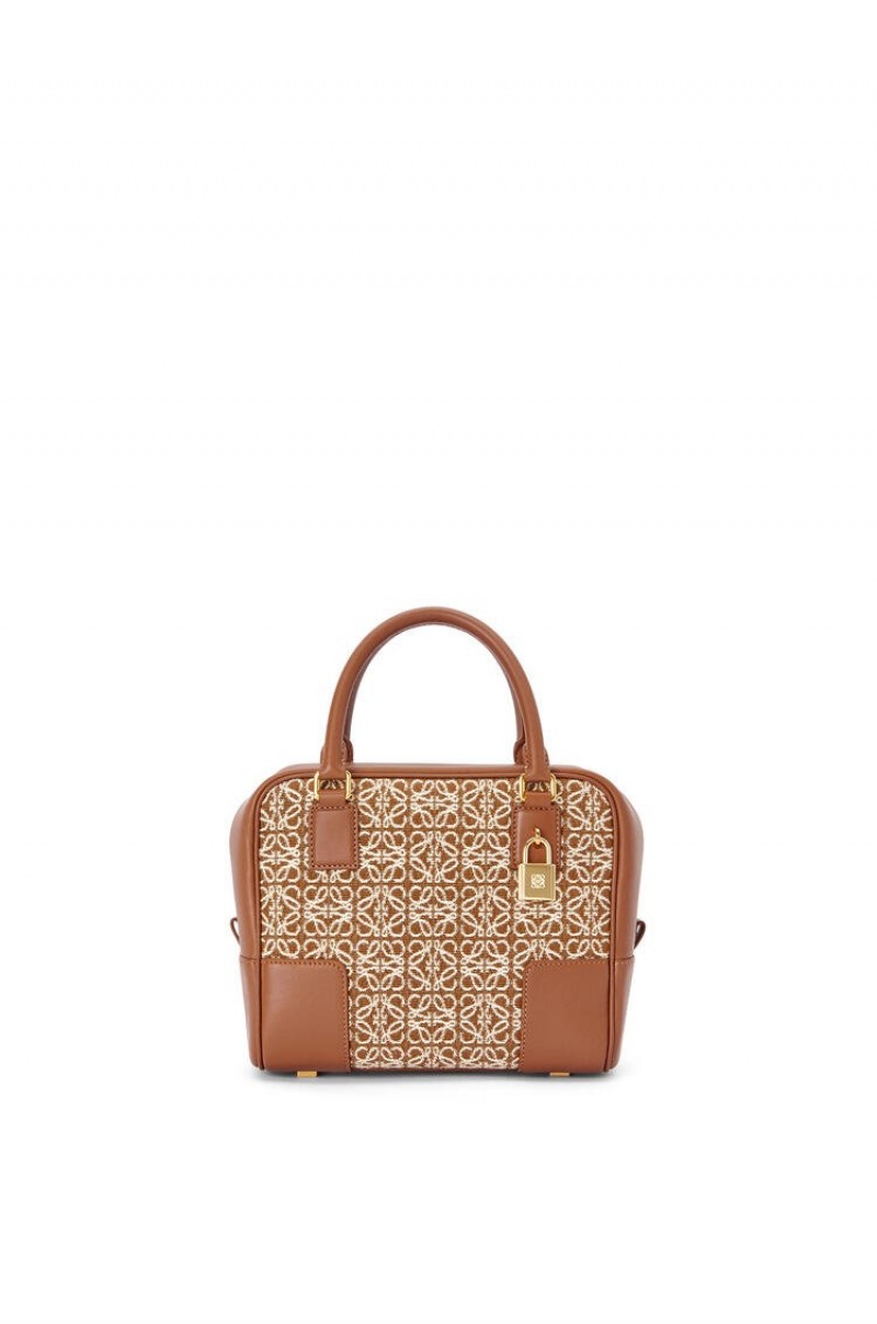 Bolso Tote Loewe Amazona 19 square bag in Anagram jacquard and calfskin Mujer Tan / Pecan | 490JADPGY