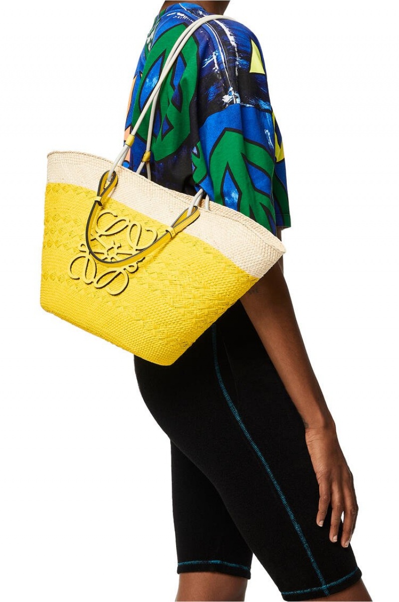 Bolso Tote Loewe Anagram Basket bag in iraca palm and calfskin Mujer Limón | 501OMJNTC