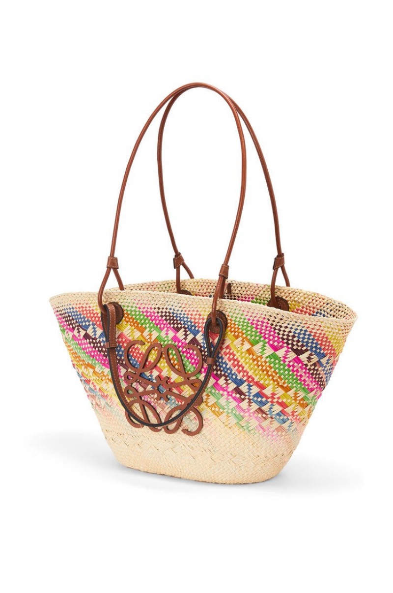 Bolso Tote Loewe Anagram Basket bag in rainbow iraca palm and calfskin Mujer Multicolor | 910WBPSDU