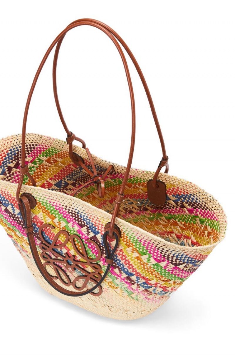 Bolso Tote Loewe Anagram Basket bag in rainbow iraca palm and calfskin Mujer Multicolor | 910WBPSDU