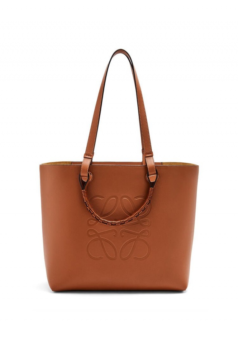 Bolso Tote Loewe Anagram Tote in classic calfskin Mujer Tan | 387VGNSAM