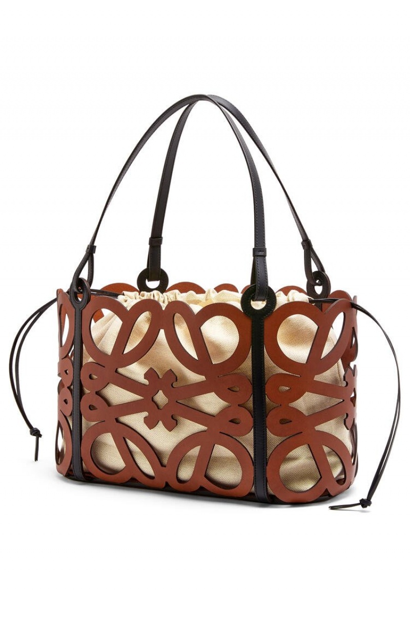 Bolso Tote Loewe Anagram cut-out tote in calfskin Mujer Tan | 754ACHFTK