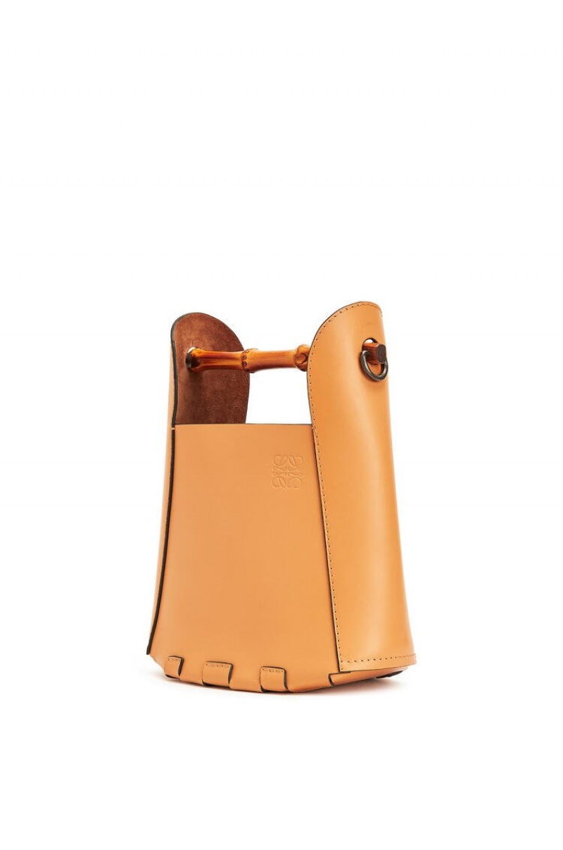 Bolso Tote Loewe Bamboo bucket bag in calfskin Mujer Honey | 035BDPMUA