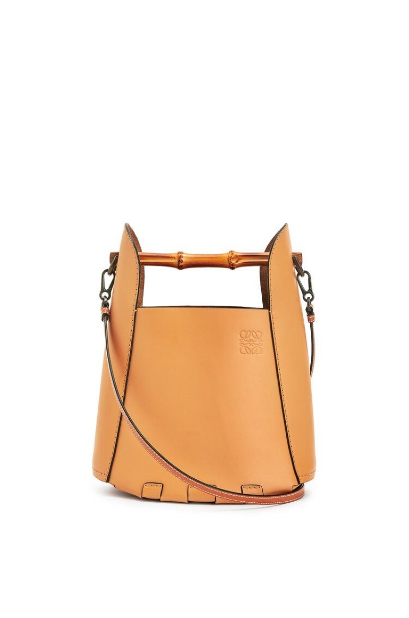 Bolso Tote Loewe Bamboo bucket bag in calfskin Mujer Honey | 035BDPMUA