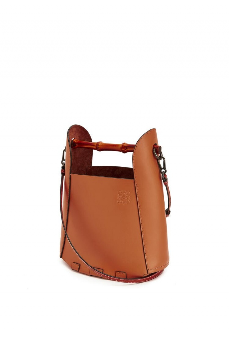 Bolso Tote Loewe Bamboo bucket bag in calfskin Mujer Tan | 756PCDWUO