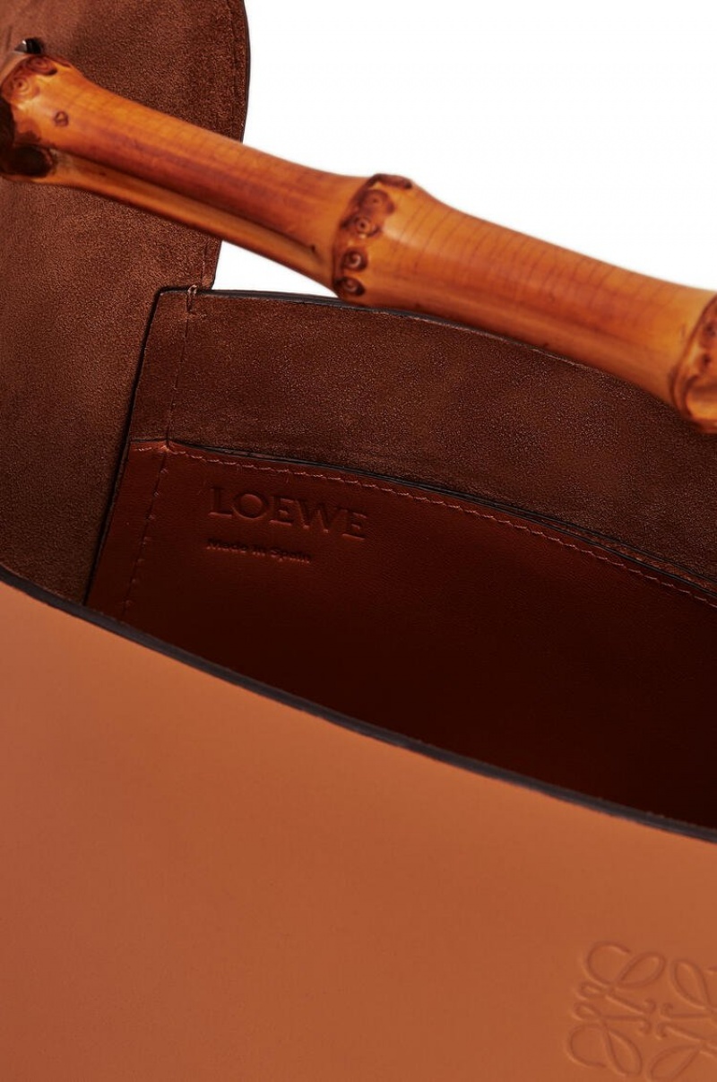 Bolso Tote Loewe Bamboo bucket bag in calfskin Mujer Tan | 756PCDWUO