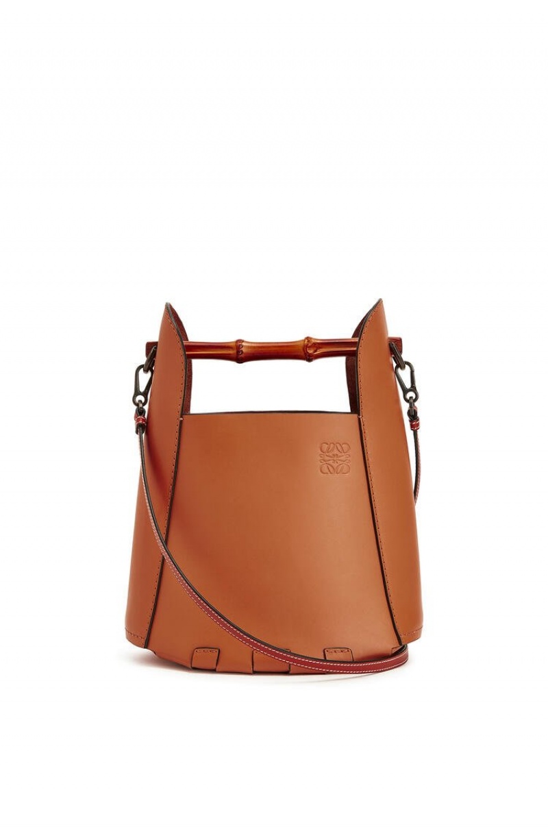 Bolso Tote Loewe Bamboo bucket bag in calfskin Mujer Tan | 756PCDWUO