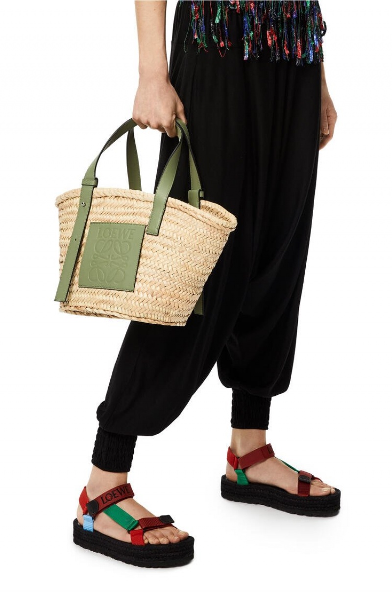 Bolso Tote Loewe Basket bag in palm leaf and calfskin Mujer Natural / Rosemary | 916GQMYJI