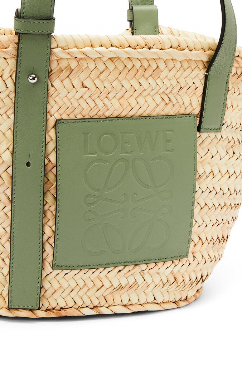 Bolso Tote Loewe Basket bag in palm leaf and calfskin Mujer Natural / Rosemary | 916GQMYJI