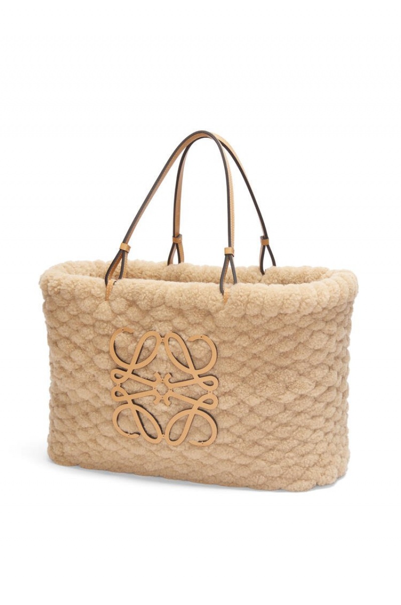 Bolso Tote Loewe Basket bag in shearling Mujer Camel | 806RITENY