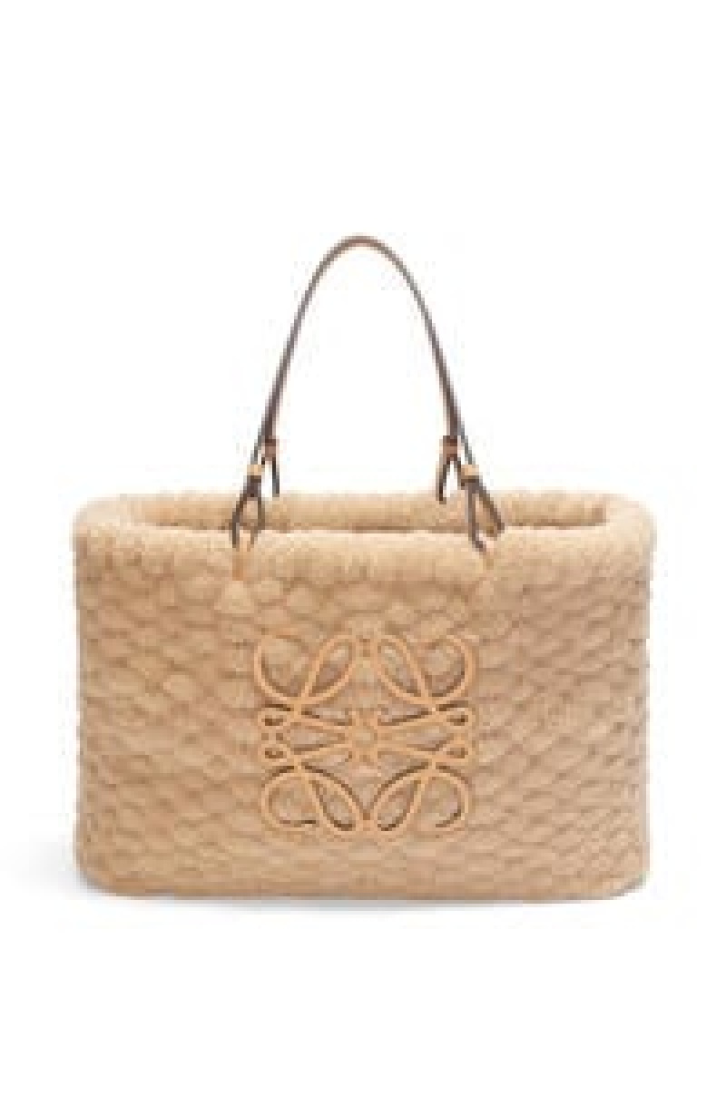 Bolso Tote Loewe Basket bag in shearling Mujer Camel | 806RITENY