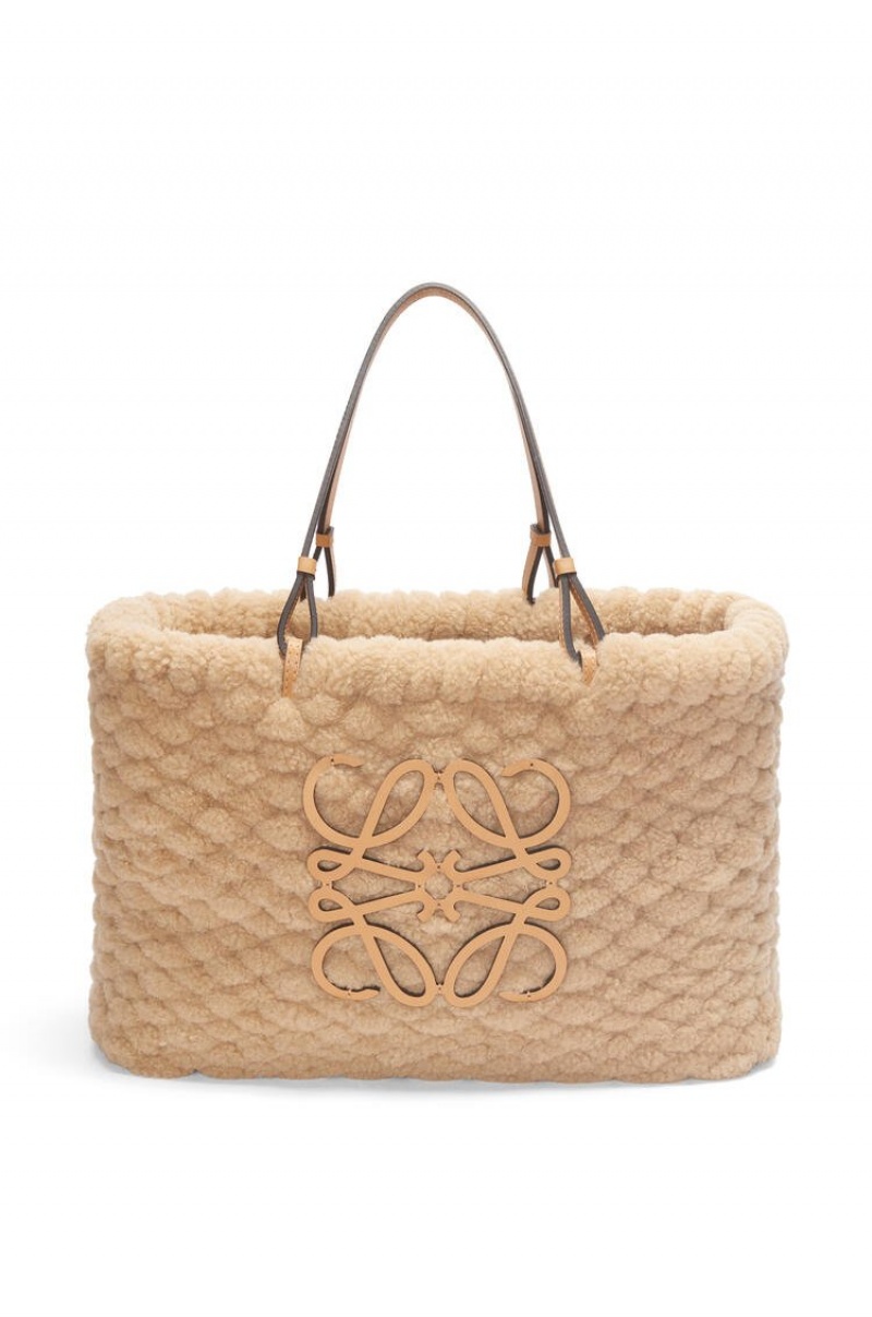 Bolso Tote Loewe Basket bag in shearling Mujer Camel | 806RITENY