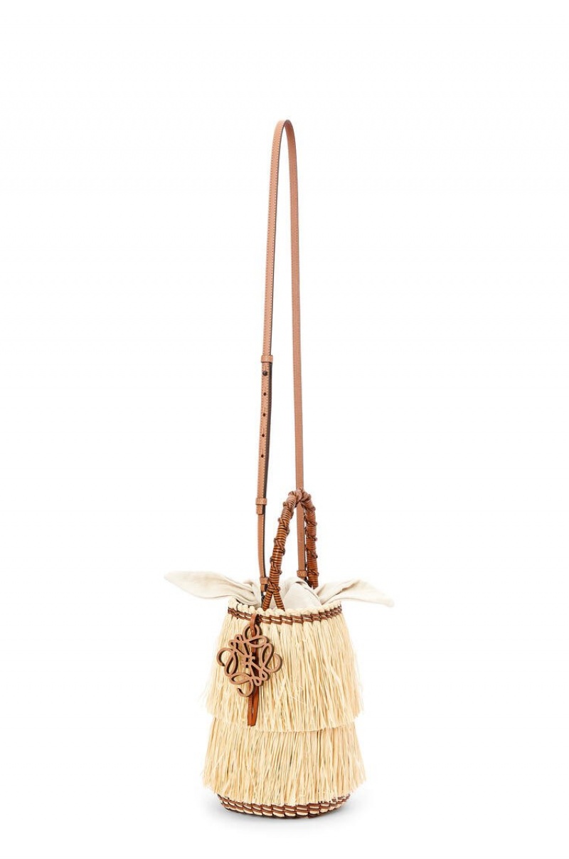 Bolso Tote Loewe Frayed Bucket bag in raffia and calfskin Mujer Natural / Tan | 209PODNRE