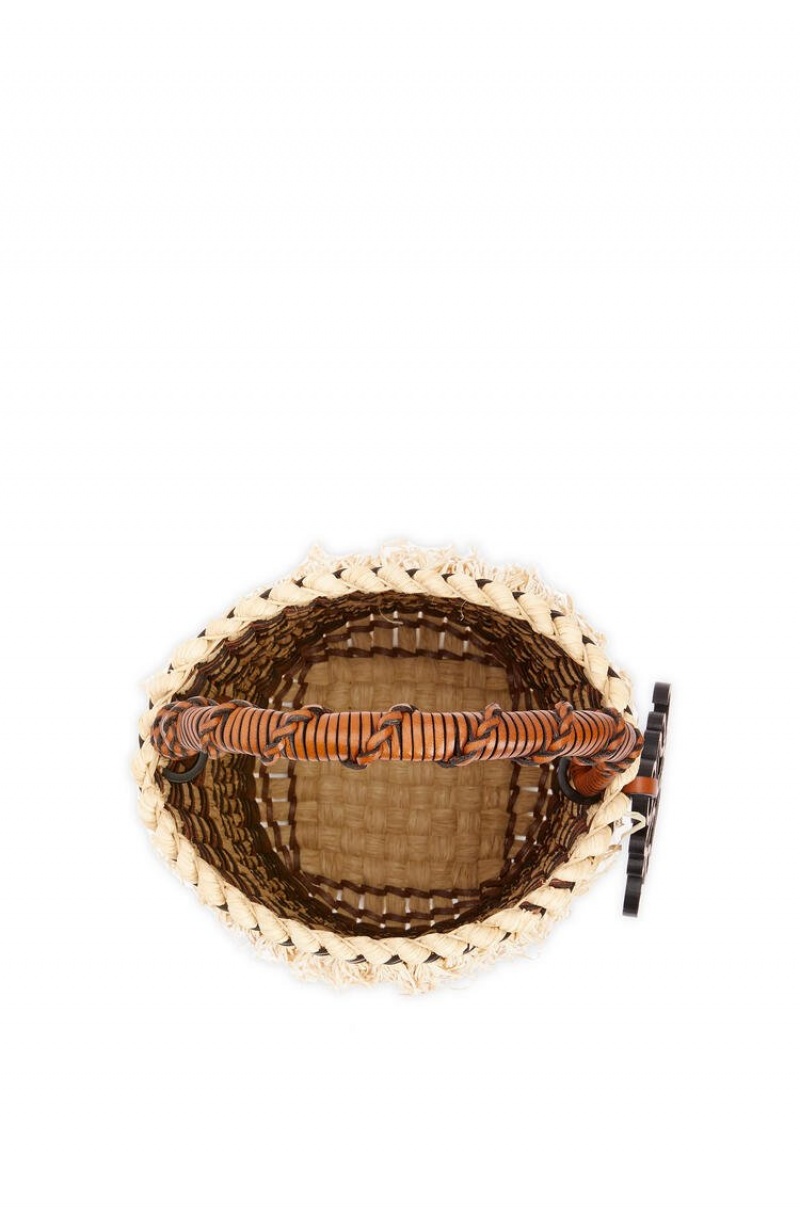 Bolso Tote Loewe Frayed Bucket bag in raffia and calfskin Mujer Natural / Tan | 209PODNRE