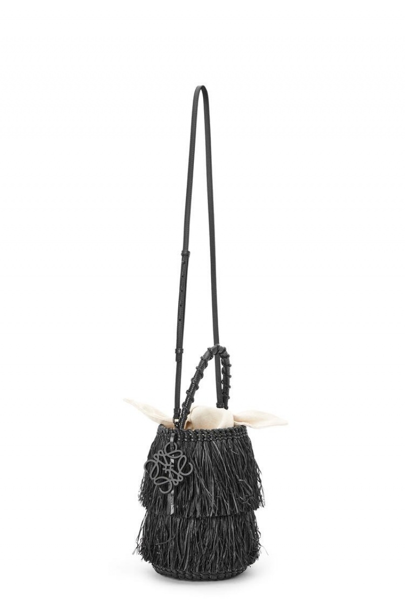 Bolso Tote Loewe Frayed Bucket bag in raffia and calfskin Mujer Negras | 748ZHDSFN