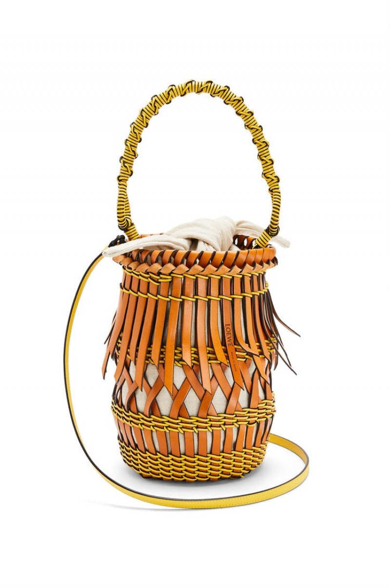 Bolso Tote Loewe Fringes Bucket bag in calfskin Mujer Amarillo | 972QUPOZI