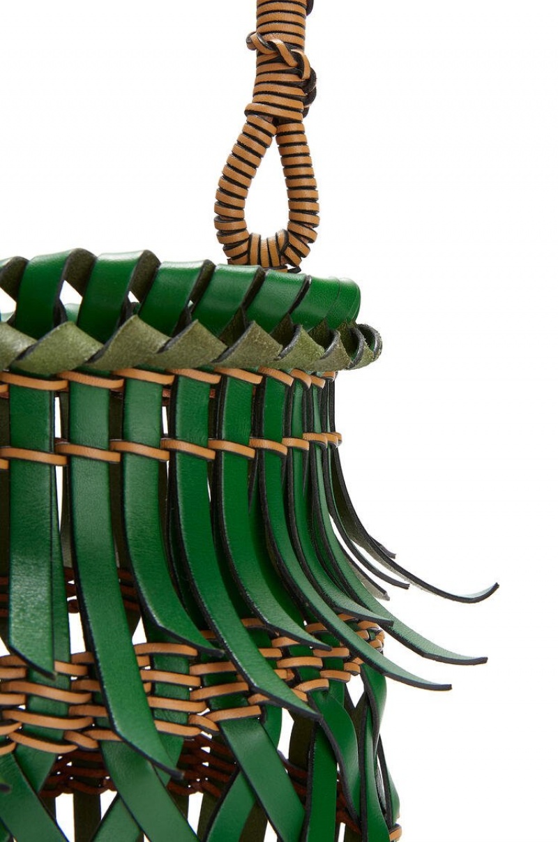 Bolso Tote Loewe Fringes Bucket bag in calfskin Mujer Verde | 196VBUCIY