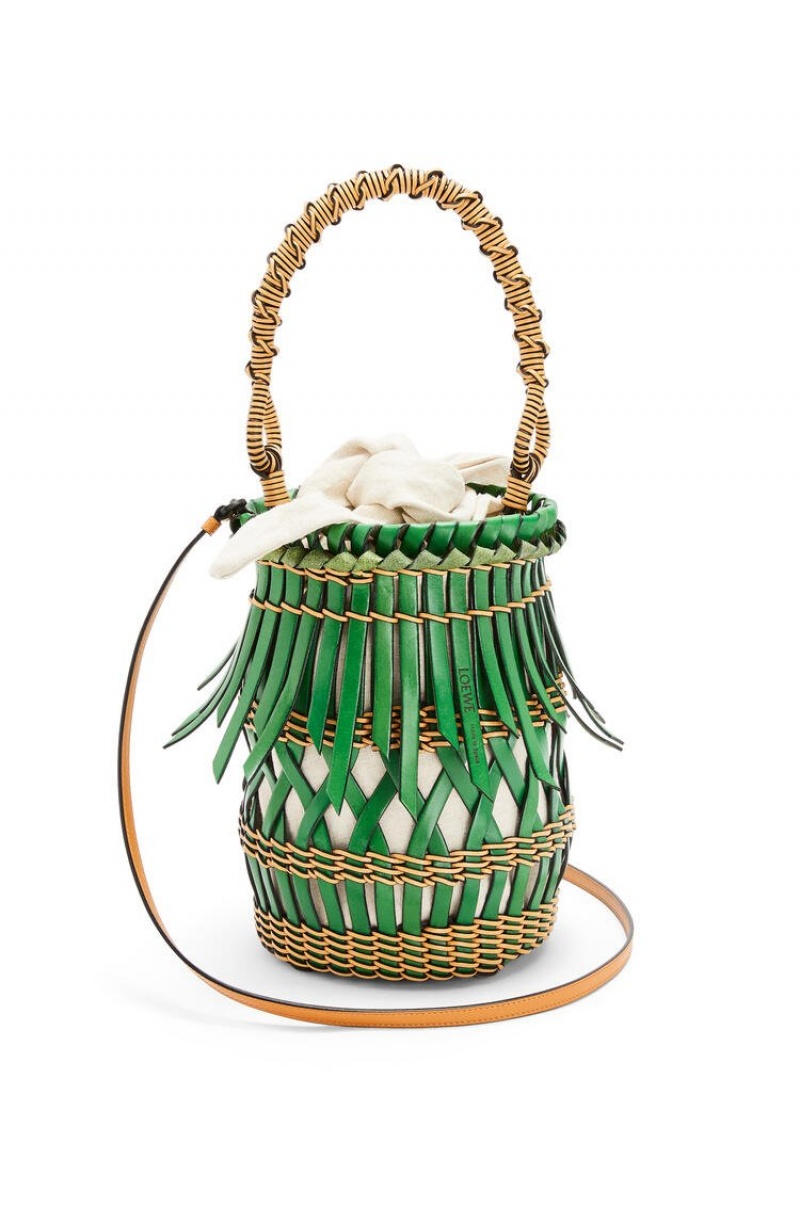 Bolso Tote Loewe Fringes Bucket bag in calfskin Mujer Verde | 196VBUCIY