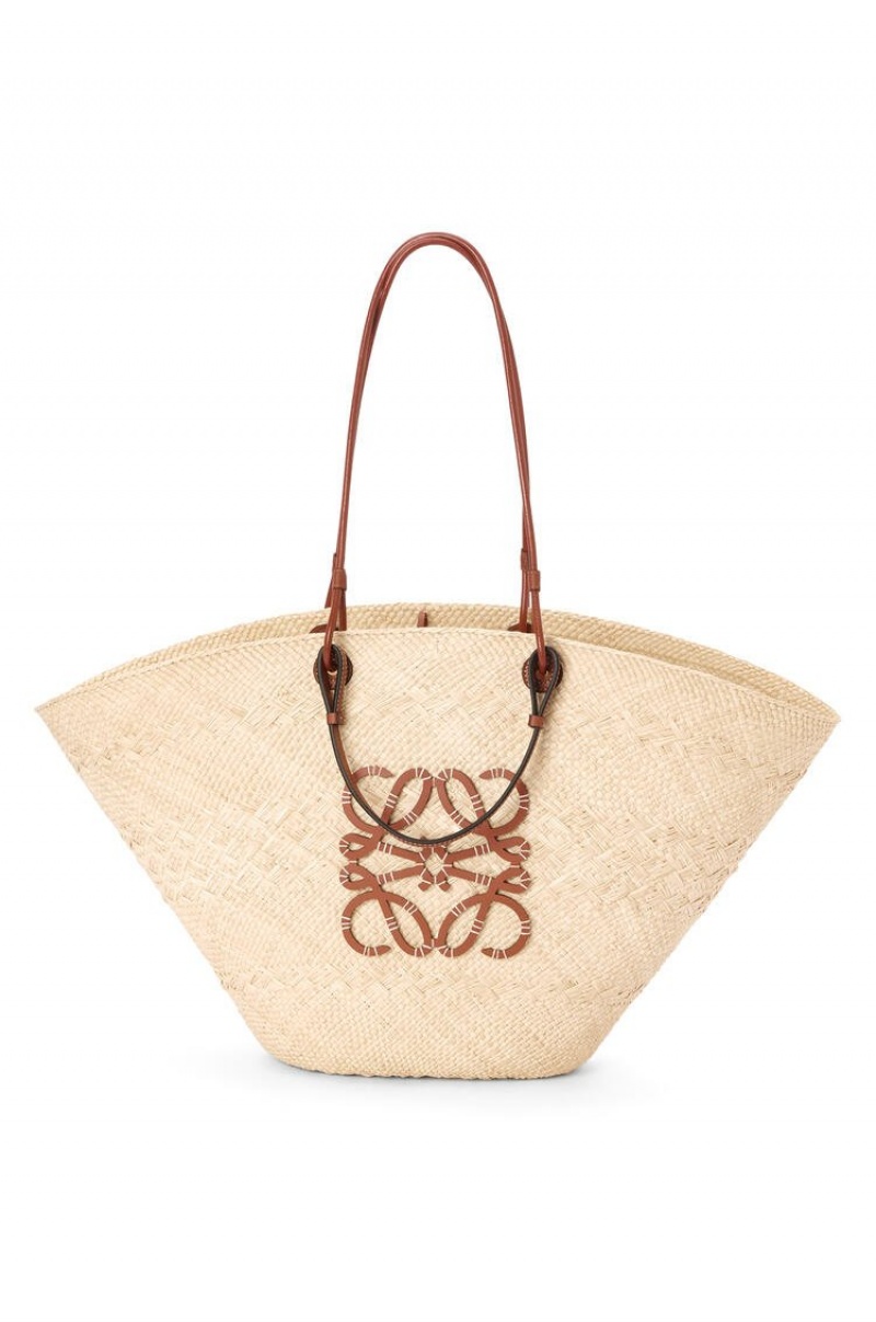 Bolso Tote Loewe Large Anagram Basket bag in iraca palm and calfskin Mujer Natural / Tan | 327DTUSJZ