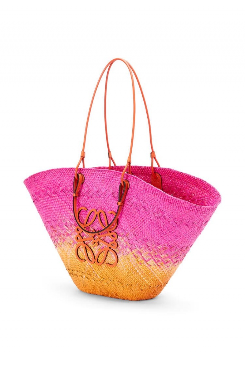 Bolso Tote Loewe Large Anagram Basket bag in iraca palm and calfskin Mujer Fucsia Naranjas | 290BMOSJP