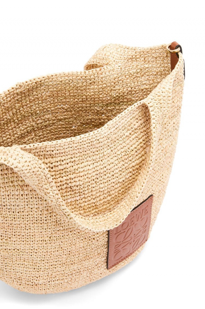 Bolso Tote Loewe Mini Slit bag in raffia and calfskin Mujer Natural / Tan | 064VGFEJQ