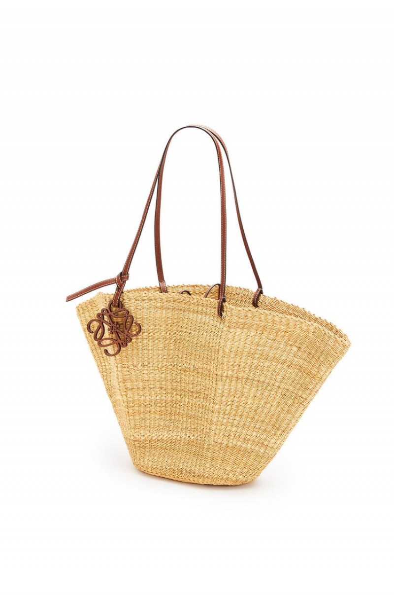 Bolso Tote Loewe Shell Basket bag in elephant grass and calfskin Mujer Natural / Pecan | 431FQSDKX