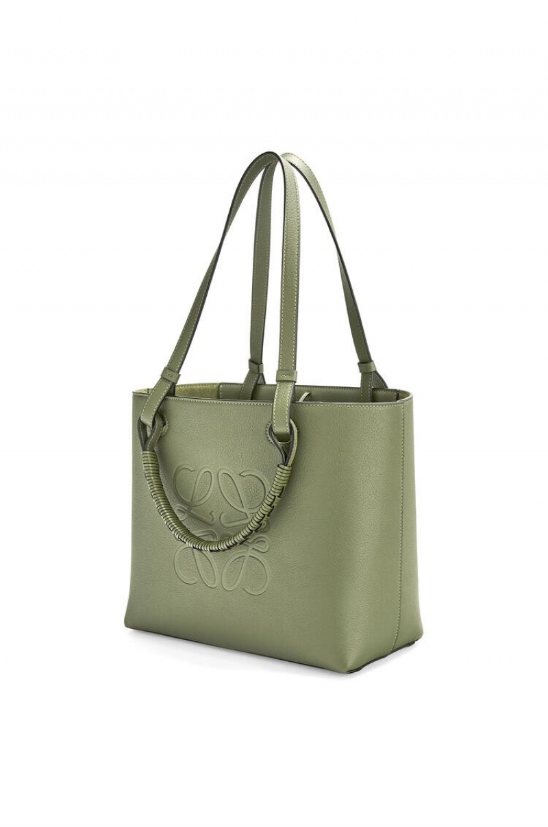 Bolso Tote Loewe Small Anagram Tote bag in classic calfskin Mujer Rosemary | 467JEIATO