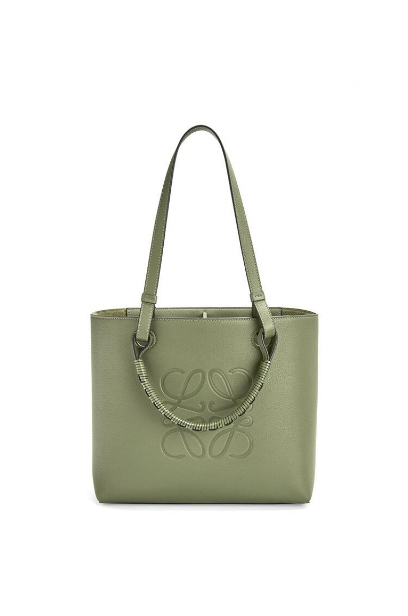 Bolso Tote Loewe Small Anagram Tote bag in classic calfskin Mujer Rosemary | 467JEIATO