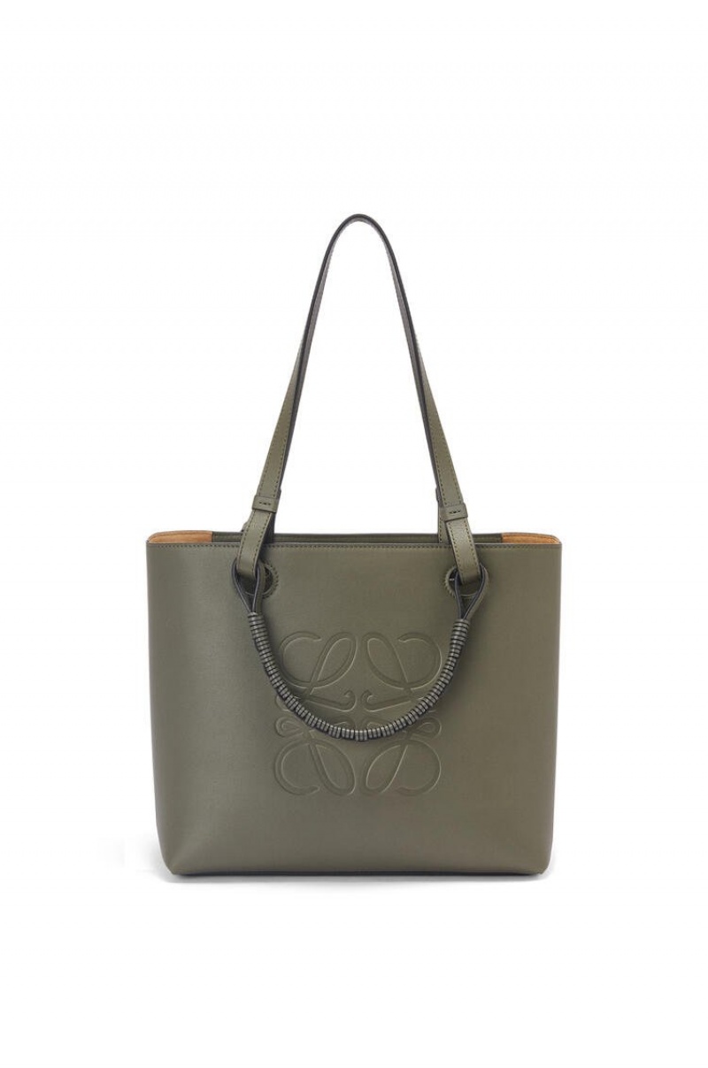 Bolso Tote Loewe Small Anagram Tote bag in classic calfskin Mujer Kaki Verde | 970DNTFVO