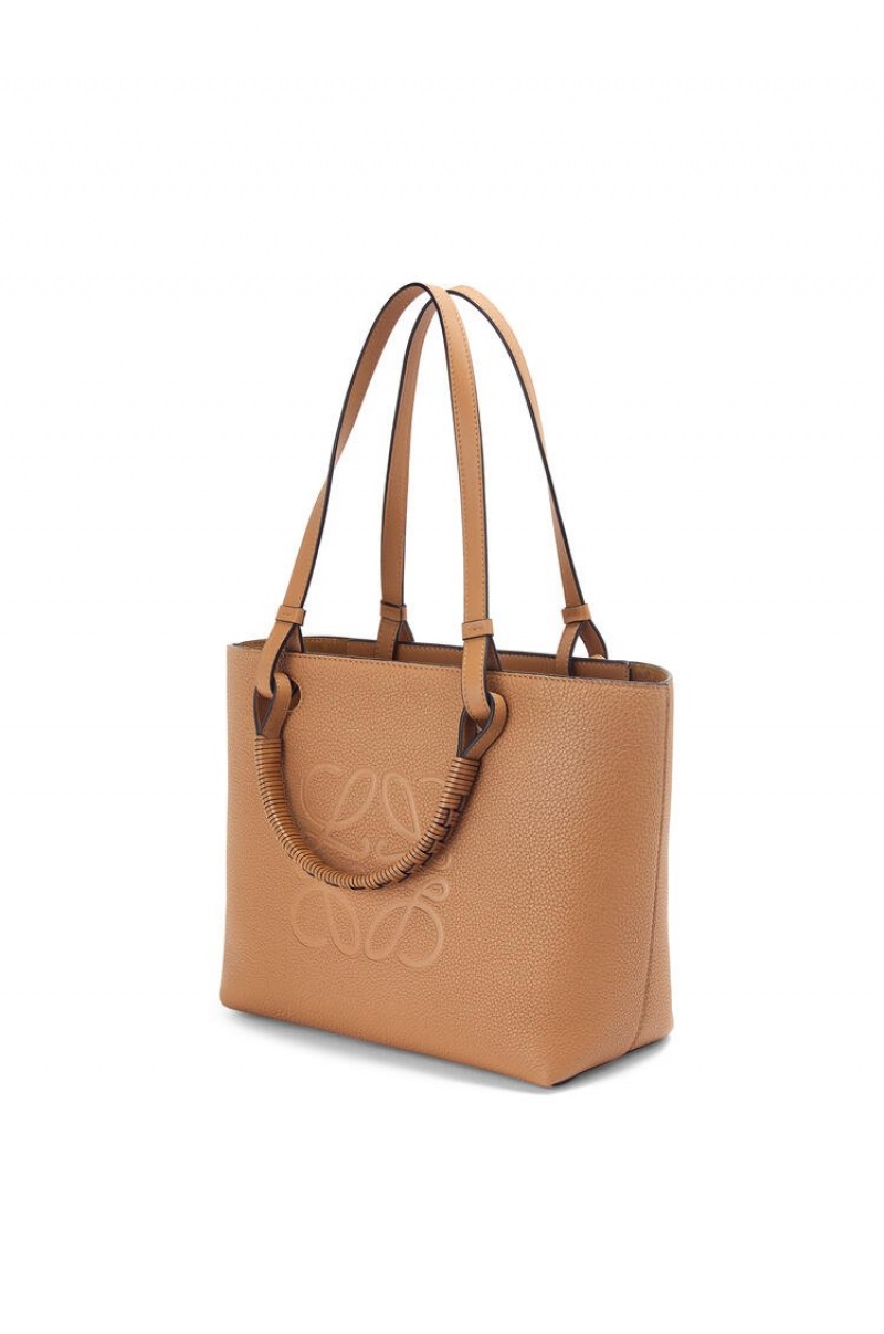 Bolso Tote Loewe Small Anagram Tote in grained calfskin Mujer Toffee | 394LUVAWH