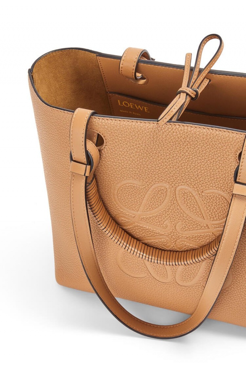 Bolso Tote Loewe Small Anagram Tote in grained calfskin Mujer Toffee | 394LUVAWH