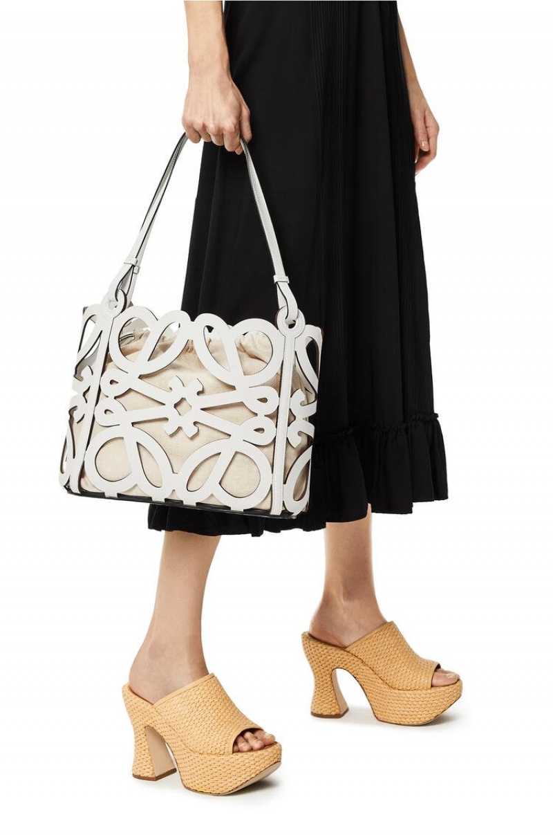 Bolso Tote Loewe Small Anagram cut-out tote in box calfskin Mujer Blancas | 531WNOFKB