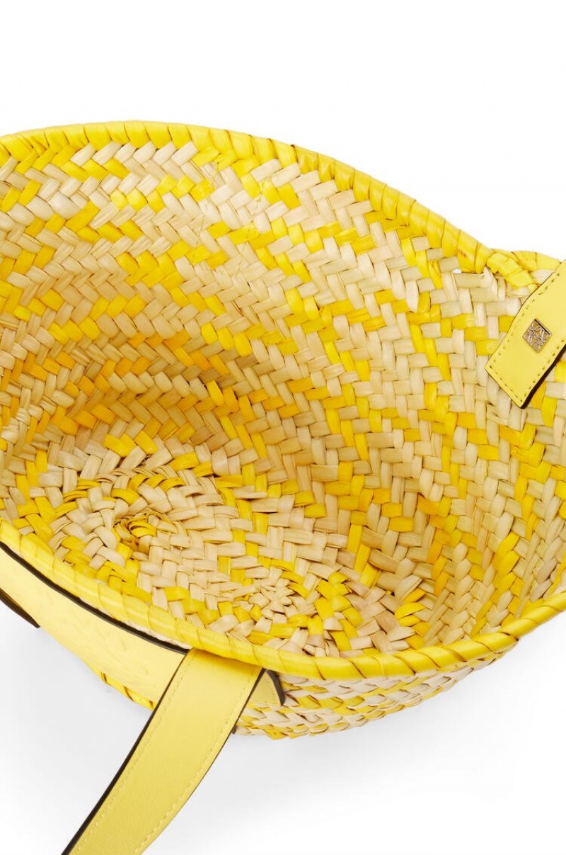 Bolso Tote Loewe Small Basket bag in palm leaf and calfskin Mujer Limón | 352YBIOVL