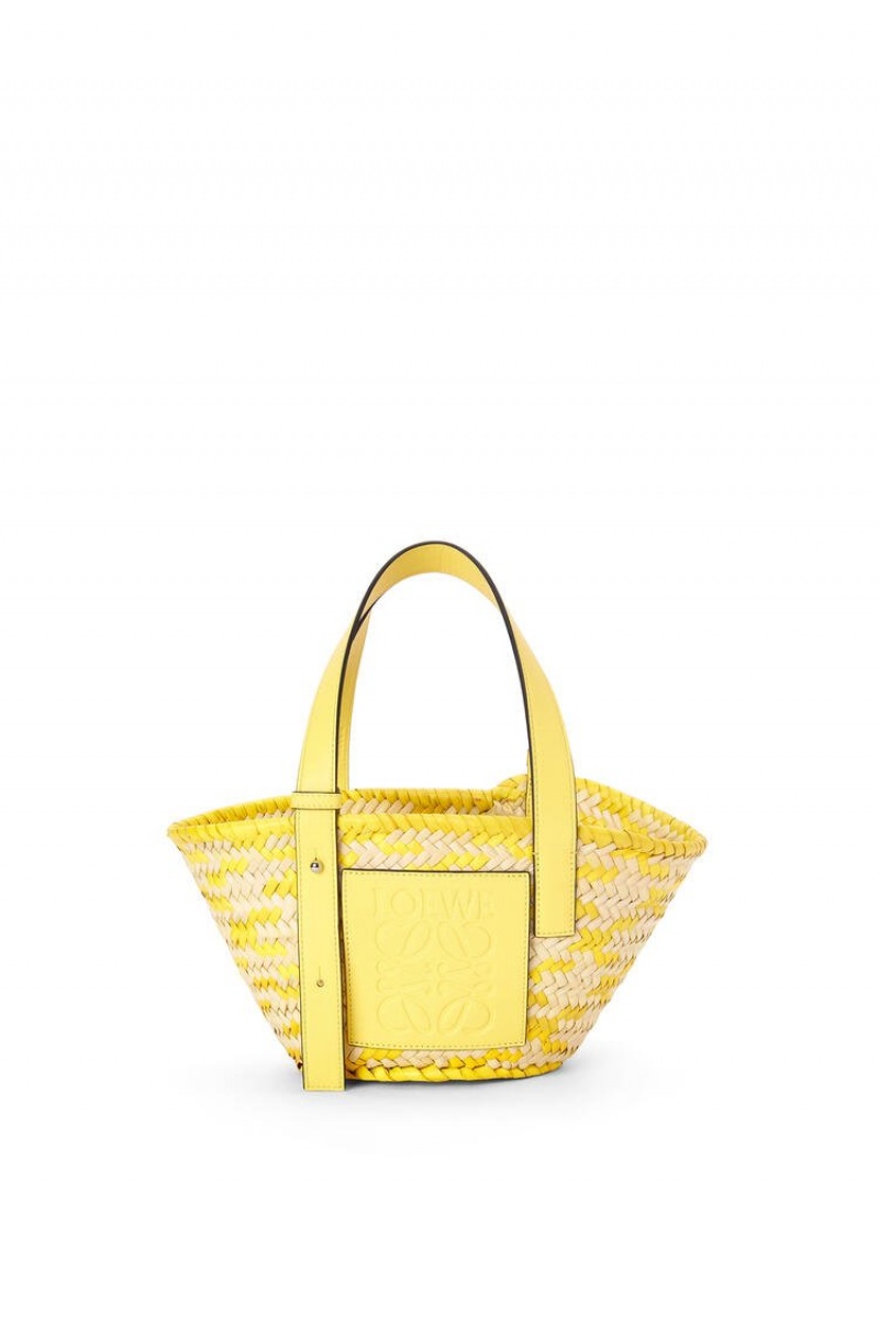 Bolso Tote Loewe Small Basket bag in palm leaf and calfskin Mujer Limón | 352YBIOVL