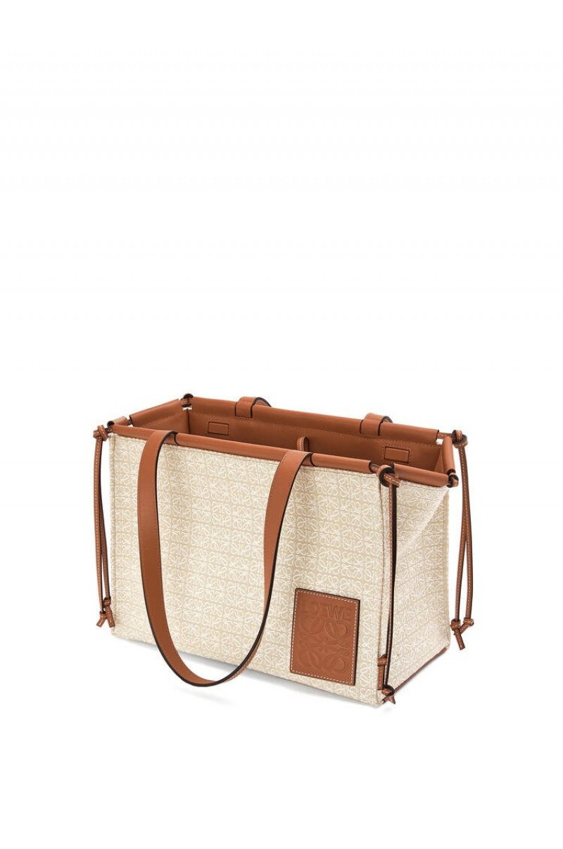 Bolso Tote Loewe Small Cushion Tote in Anagram jacquard and calfskin Mujer Ecru / Tan | 601GSOERW