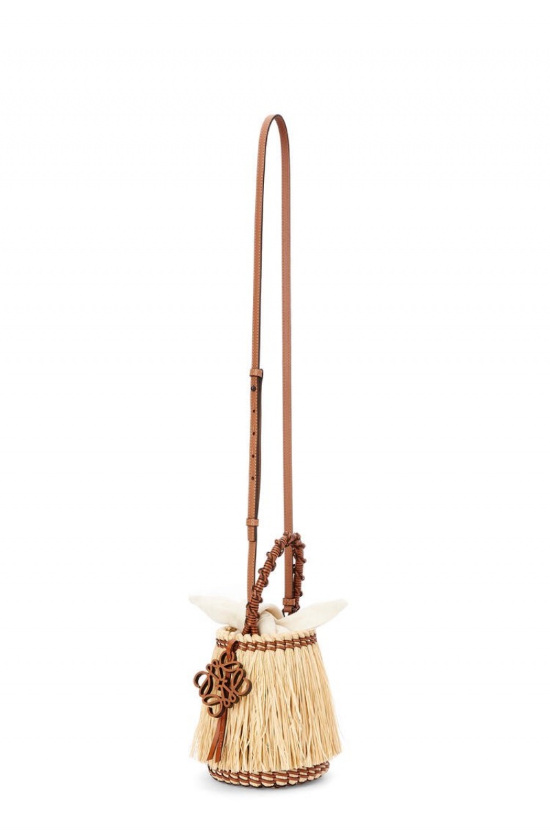 Bolso Tote Loewe Small Frayed Bucket bag in raffia and calfskin Mujer Natural / Tan | 714VNOWPJ