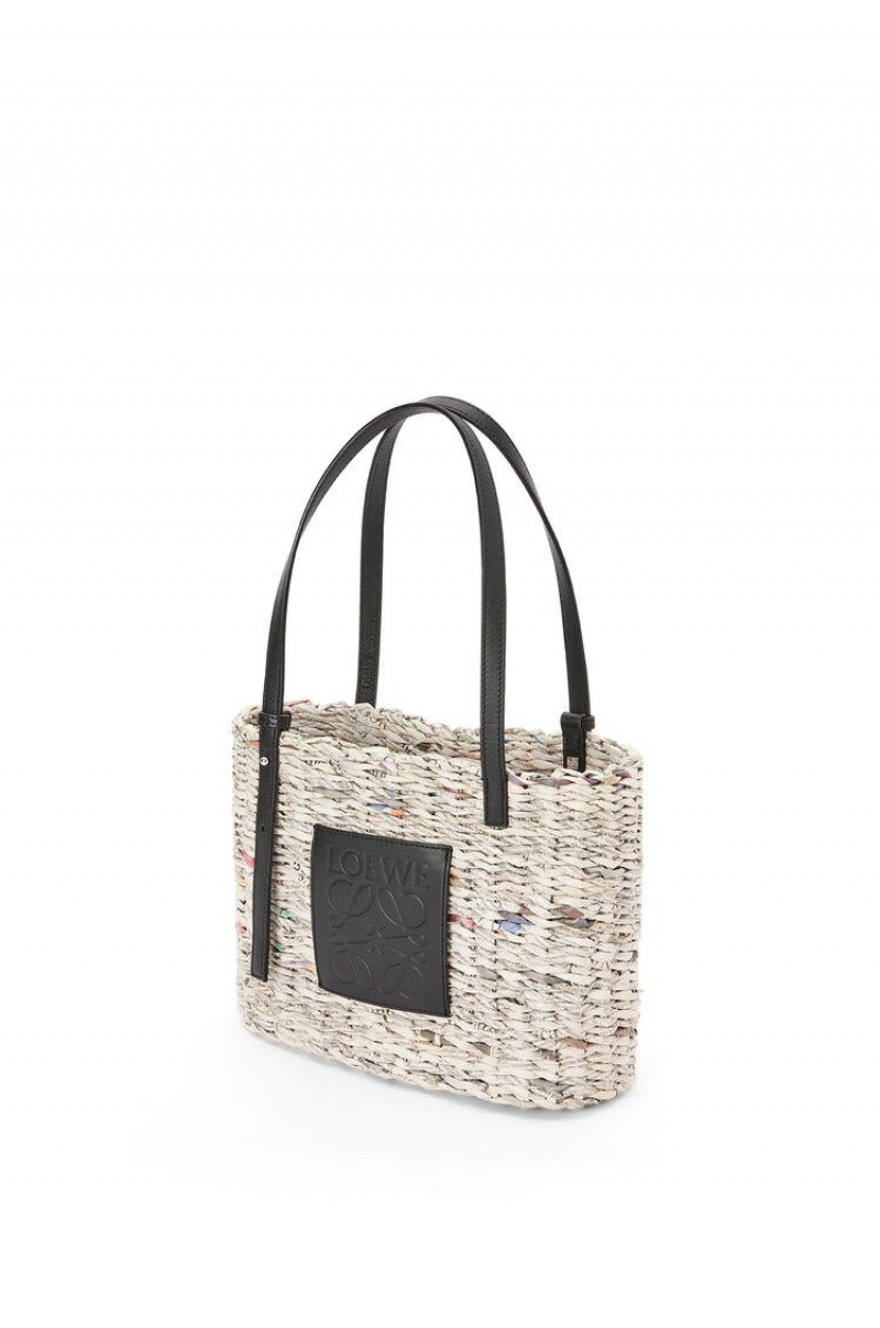 Bolso Tote Loewe Small Newspaper Square Basket bag in paper and calfskin Mujer Negras Multicolor | 405VWPING