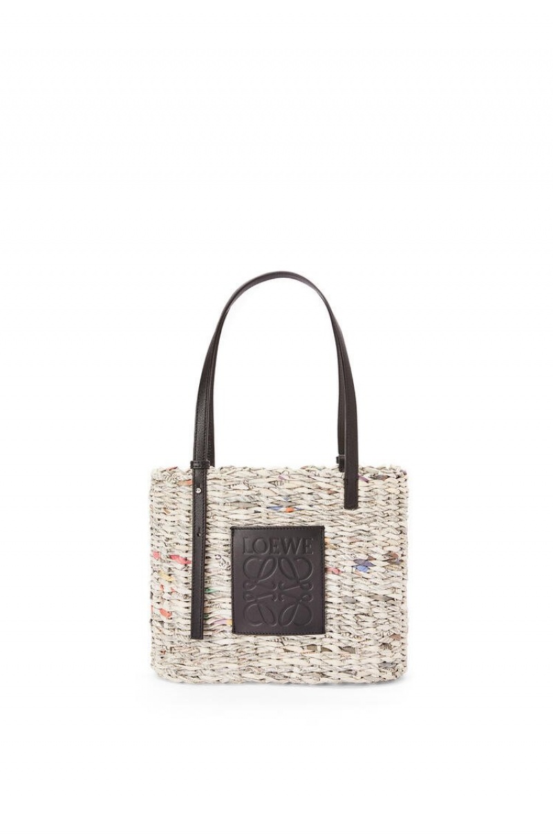 Bolso Tote Loewe Small Newspaper Square Basket bag in paper and calfskin Mujer Negras Multicolor | 405VWPING